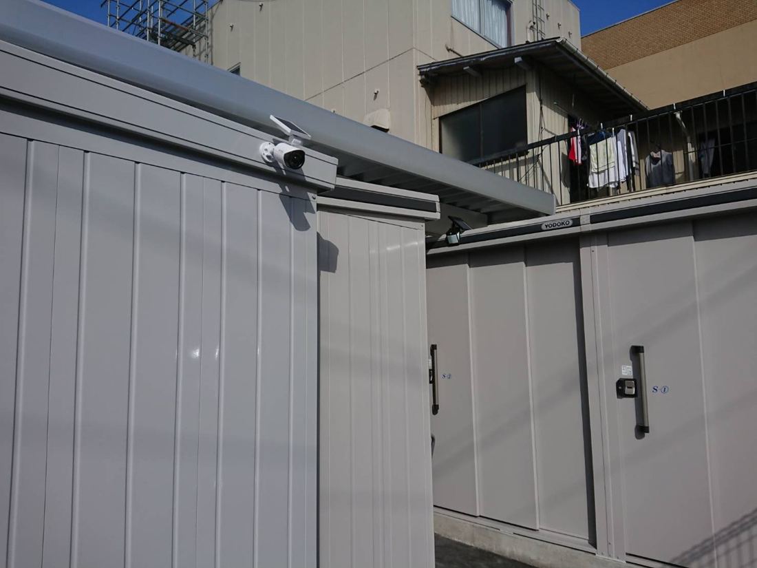収納庫上部の設備と屋根まわり